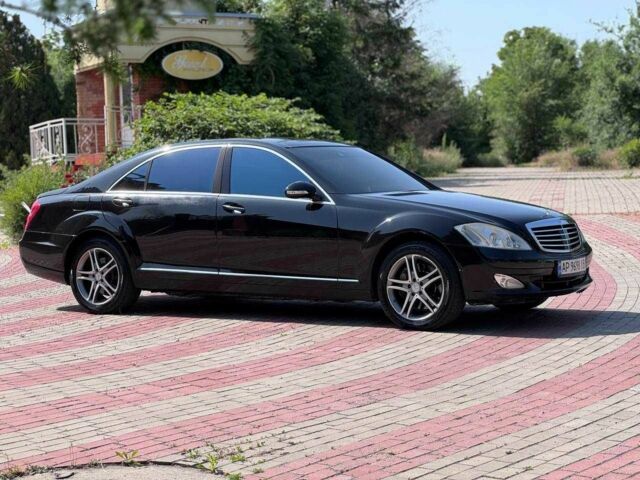 Черный Мерседес С Класс, объемом двигателя 5.5 л и пробегом 271 тыс. км за 8500 $, фото 5 на Automoto.ua