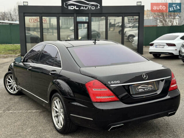 Чорний Мерседес С Клас, об'ємом двигуна 5.51 л та пробігом 193 тис. км за 12700 $, фото 19 на Automoto.ua