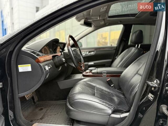 Черный Мерседес С Класс, объемом двигателя 5.4 л и пробегом 425 тыс. км за 11500 $, фото 14 на Automoto.ua