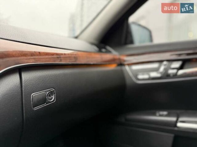 Черный Мерседес С Класс, объемом двигателя 5.4 л и пробегом 425 тыс. км за 11500 $, фото 21 на Automoto.ua