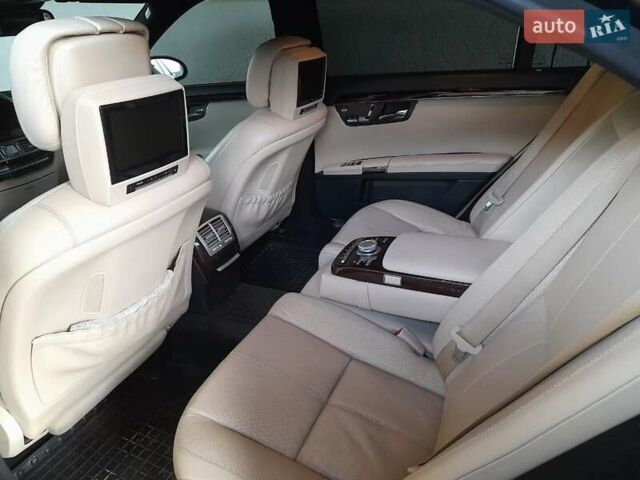 Черный Мерседес С Класс, объемом двигателя 5.5 л и пробегом 350 тыс. км за 10000 $, фото 2 на Automoto.ua