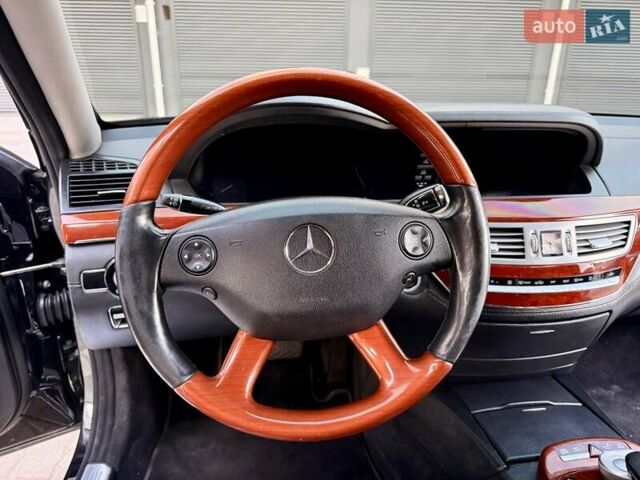 Чорний Мерседес С Клас, об'ємом двигуна 5.5 л та пробігом 375 тис. км за 10200 $, фото 19 на Automoto.ua