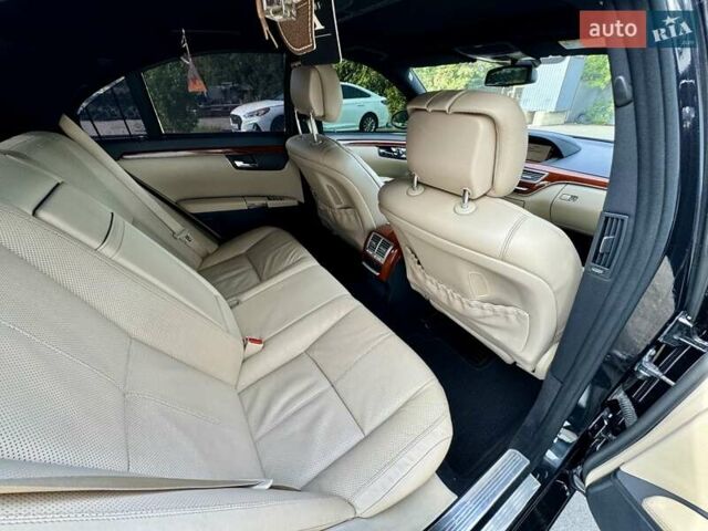 Чорний Мерседес С Клас, об'ємом двигуна 5.46 л та пробігом 241 тис. км за 9999 $, фото 39 на Automoto.ua