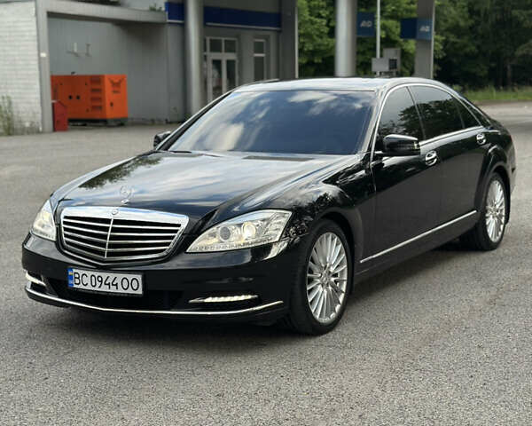 Черный Мерседес С Класс, объемом двигателя 3.5 л и пробегом 265 тыс. км за 11900 $, фото 1 на Automoto.ua