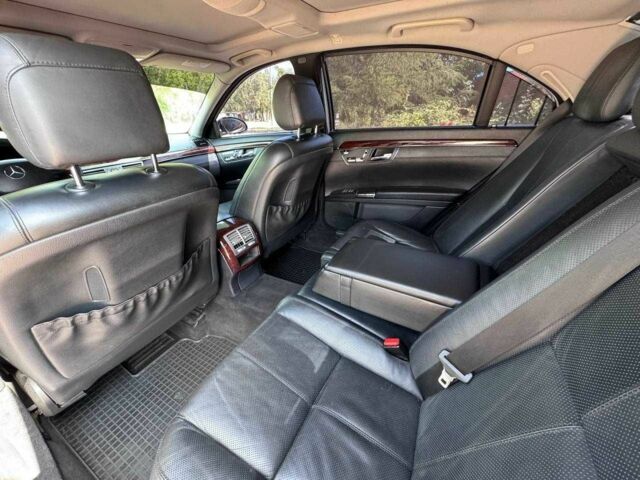 Черный Мерседес С Класс, объемом двигателя 5.5 л и пробегом 271 тыс. км за 8500 $, фото 13 на Automoto.ua