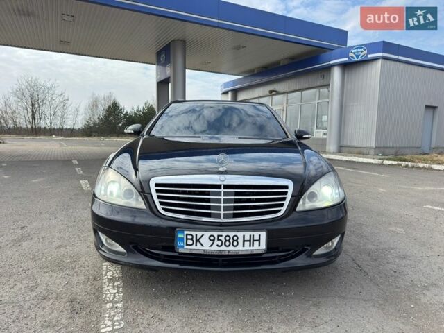 Чорний Мерседес С Клас, об'ємом двигуна 5.5 л та пробігом 299 тис. км за 11500 $, фото 1 на Automoto.ua