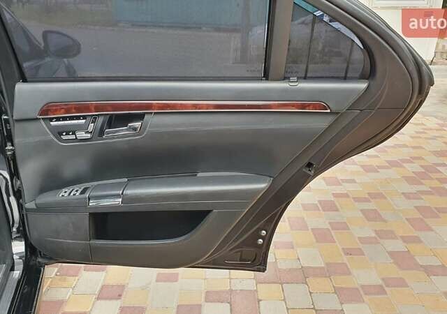 Черный Мерседес С Класс, объемом двигателя 5.46 л и пробегом 370 тыс. км за 11200 $, фото 31 на Automoto.ua