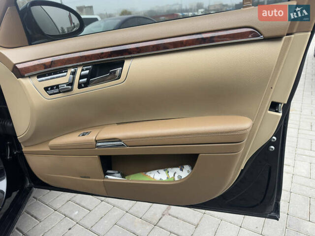 Черный Мерседес С Класс, объемом двигателя 5.44 л и пробегом 227 тыс. км за 11000 $, фото 15 на Automoto.ua