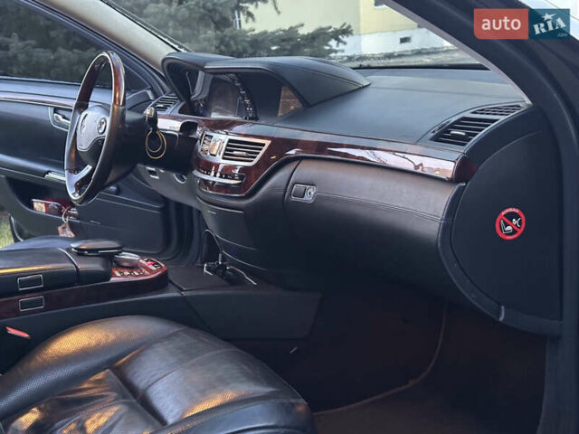 Черный Мерседес С Класс, объемом двигателя 5.5 л и пробегом 297 тыс. км за 9500 $, фото 15 на Automoto.ua