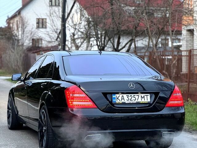 Чорний Мерседес С Клас, об'ємом двигуна 5.5 л та пробігом 280 тис. км за 13000 $, фото 2 на Automoto.ua