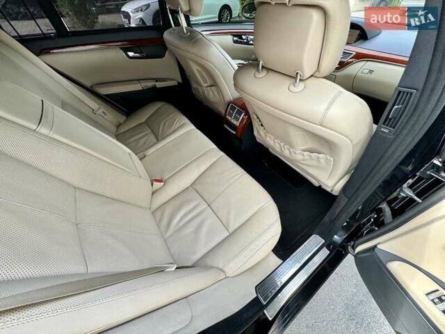 Чорний Мерседес С Клас, об'ємом двигуна 5.46 л та пробігом 241 тис. км за 9999 $, фото 43 на Automoto.ua