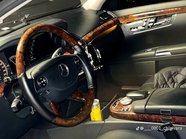 Черный Мерседес С Класс, объемом двигателя 5.5 л и пробегом 280 тыс. км за 13000 $, фото 4 на Automoto.ua