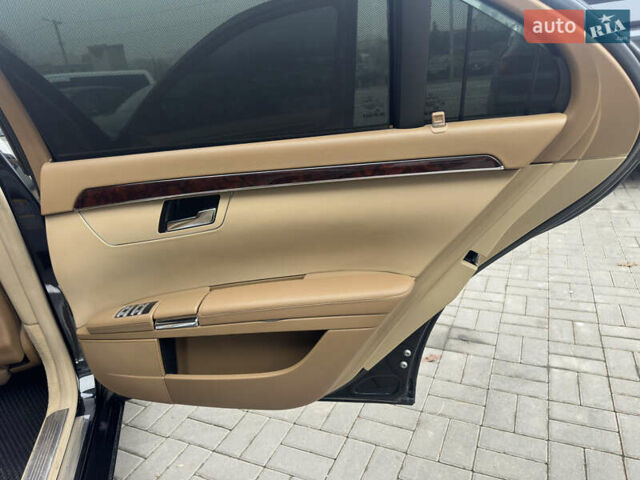 Черный Мерседес С Класс, объемом двигателя 5.44 л и пробегом 227 тыс. км за 11000 $, фото 22 на Automoto.ua