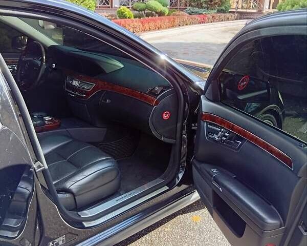 Чорний Мерседес С Клас, об'ємом двигуна 5.5 л та пробігом 235 тис. км за 10999 $, фото 26 на Automoto.ua