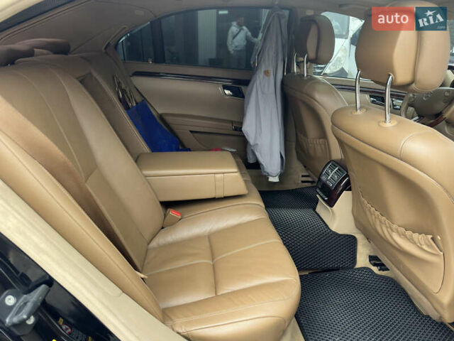 Черный Мерседес С Класс, объемом двигателя 5.44 л и пробегом 227 тыс. км за 11000 $, фото 21 на Automoto.ua