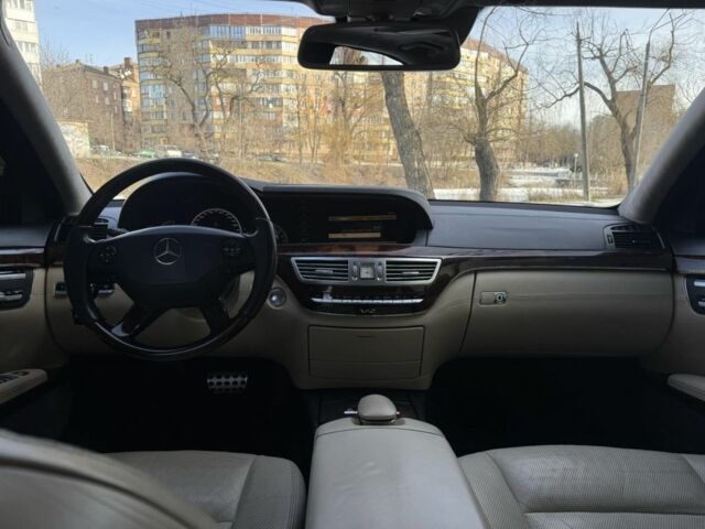 Черный Мерседес С Класс, объемом двигателя 5.5 л и пробегом 297 тыс. км за 8999 $, фото 9 на Automoto.ua