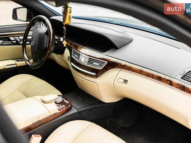 Черный Мерседес С Класс, объемом двигателя 5.46 л и пробегом 189 тыс. км за 16400 $, фото 29 на Automoto.ua