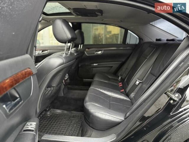 Черный Мерседес С Класс, объемом двигателя 5.4 л и пробегом 425 тыс. км за 11500 $, фото 17 на Automoto.ua