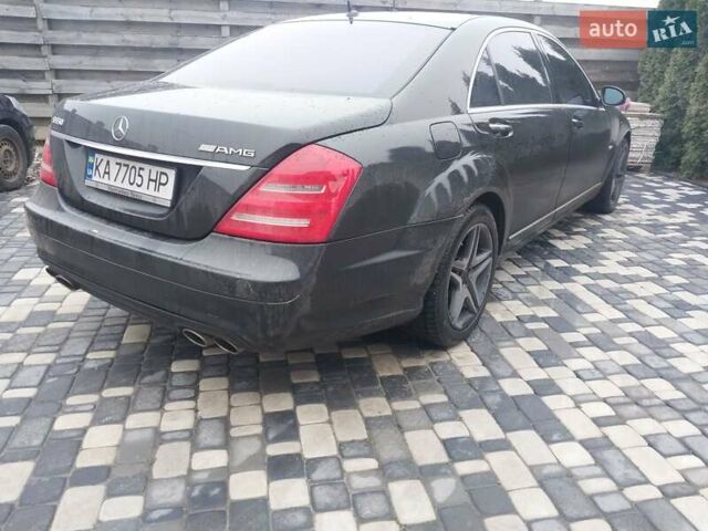 Черный Мерседес С Класс, объемом двигателя 5.5 л и пробегом 350 тыс. км за 10000 $, фото 1 на Automoto.ua