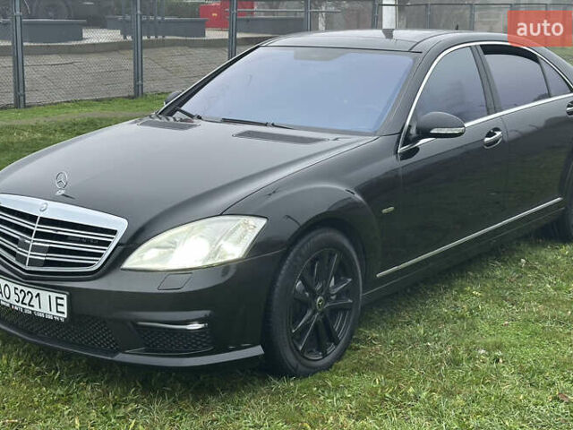 Черный Мерседес С Класс, объемом двигателя 5.46 л и пробегом 297 тыс. км за 9700 $, фото 1 на Automoto.ua