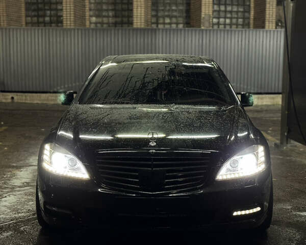 Чорний Мерседес С Клас, об'ємом двигуна 5.5 л та пробігом 390 тис. км за 10999 $, фото 2 на Automoto.ua