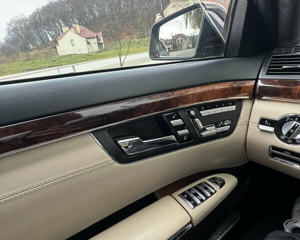 Черный Мерседес С Класс, объемом двигателя 5.51 л и пробегом 189 тыс. км за 12000 $, фото 15 на Automoto.ua