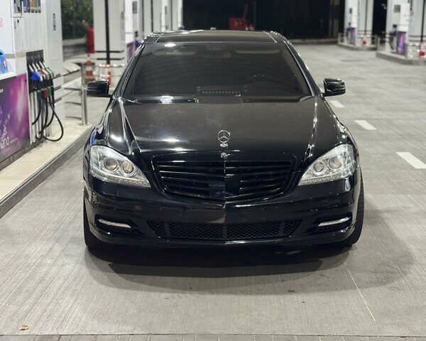 Чорний Мерседес С Клас, об'ємом двигуна 5.5 л та пробігом 390 тис. км за 10999 $, фото 1 на Automoto.ua