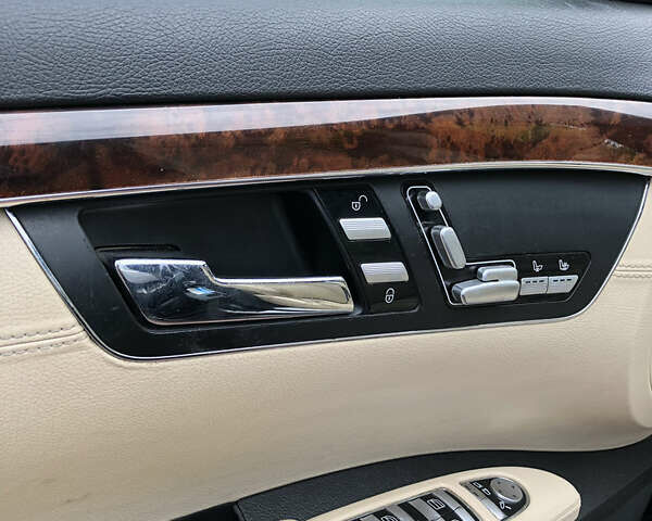 Черный Мерседес С Класс, объемом двигателя 3.5 л и пробегом 390 тыс. км за 11500 $, фото 21 на Automoto.ua