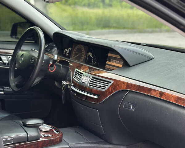 Черный Мерседес С Класс, объемом двигателя 3.5 л и пробегом 265 тыс. км за 11900 $, фото 13 на Automoto.ua