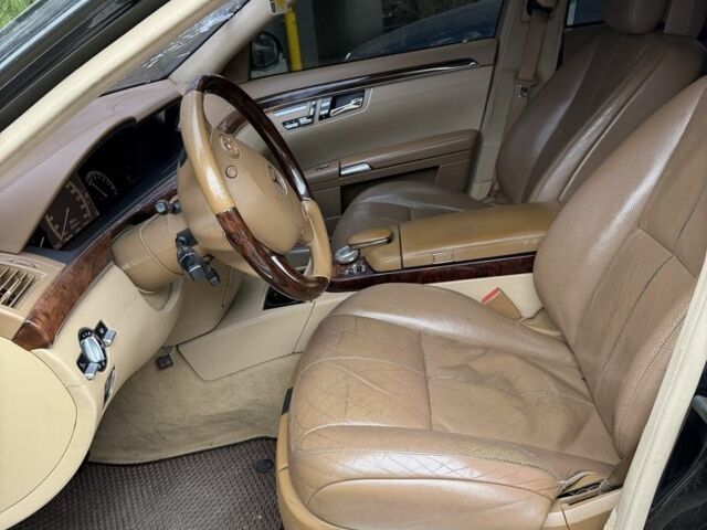 Чорний Мерседес С Клас, об'ємом двигуна 5.5 л та пробігом 300 тис. км за 6850 $, фото 4 на Automoto.ua