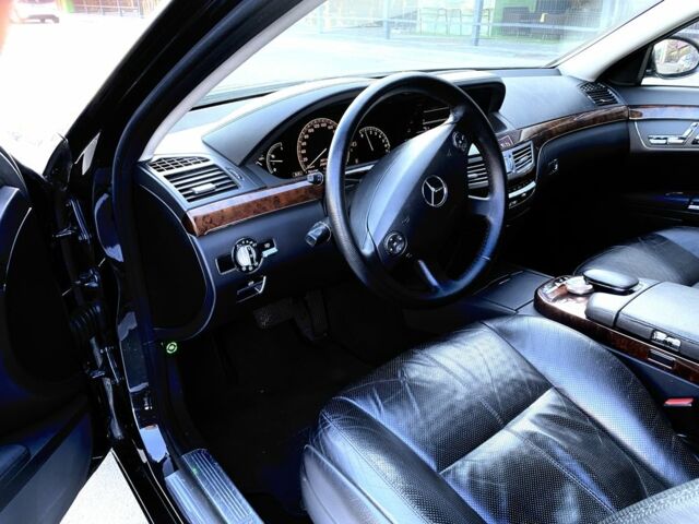 Черный Мерседес С Класс, объемом двигателя 4.7 л и пробегом 298 тыс. км за 11000 $, фото 2 на Automoto.ua