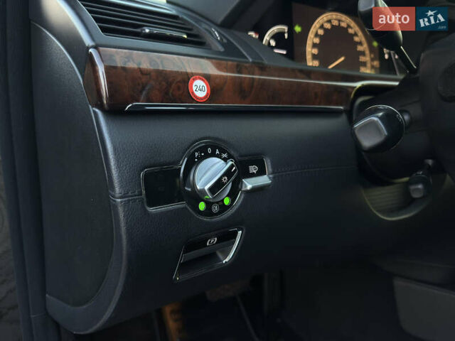 Чорний Мерседес С Клас, об'ємом двигуна 5.46 л та пробігом 224 тис. км за 11200 $, фото 43 на Automoto.ua