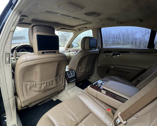 Черный Мерседес С Класс, объемом двигателя 5.46 л и пробегом 241 тыс. км за 5999 $, фото 16 на Automoto.ua