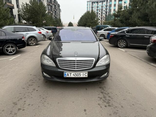 Чорний Мерседес С Клас, об'ємом двигуна 5.5 л та пробігом 300 тис. км за 6850 $, фото 1 на Automoto.ua