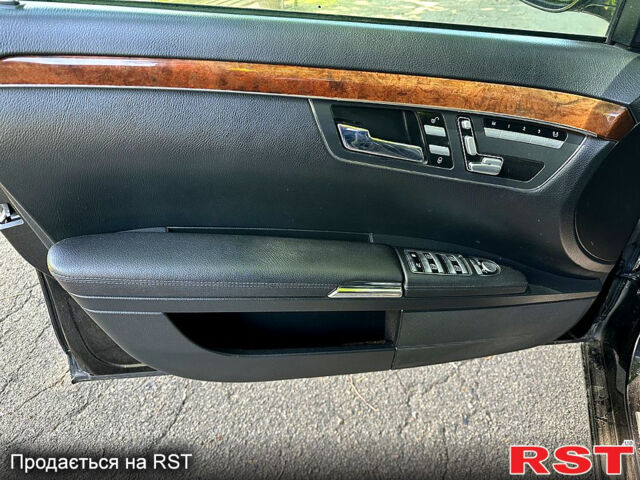 Черный Мерседес С Класс, объемом двигателя 3 л и пробегом 299 тыс. км за 9999 $, фото 9 на Automoto.ua