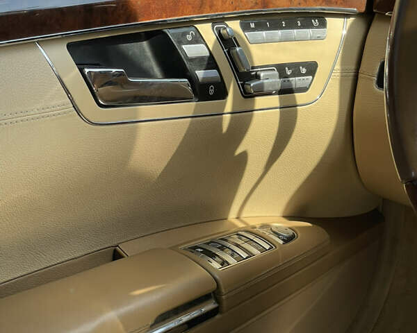 Мерседес С Класс 2007 в Киеве на Automoto.ua Черный Мерседес С Класс, объемом двигателя 5.5 л и пробегом 392 тыс. км за 10500 $, фото 8 на Automoto.ua