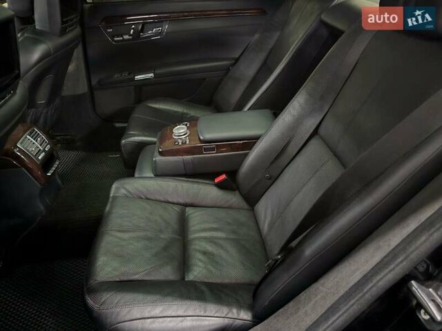 Черный Мерседес С Класс, объемом двигателя 5.46 л и пробегом 266 тыс. км за 10989 $, фото 11 на Automoto.ua