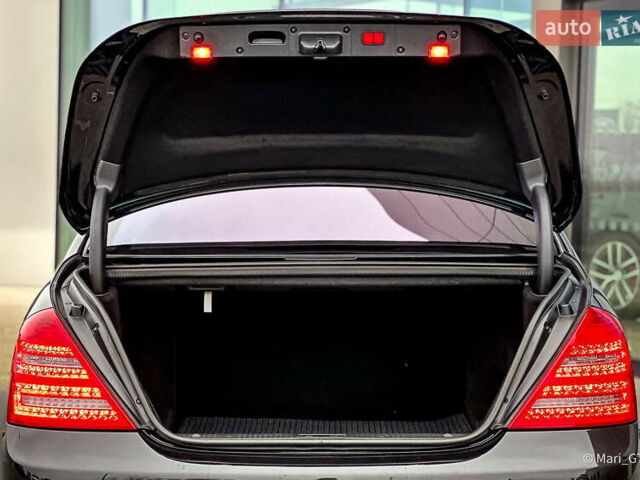 Черный Мерседес С Класс, объемом двигателя 6.3 л и пробегом 91 тыс. км за 25000 $, фото 11 на Automoto.ua