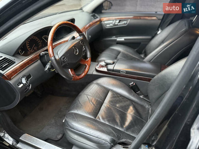 Чорний Мерседес С Клас, об'ємом двигуна 5.46 л та пробігом 560 тис. км за 7650 $, фото 13 на Automoto.ua