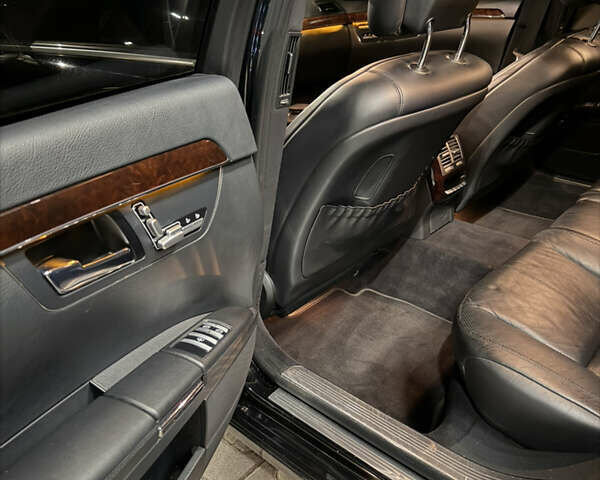 Черный Мерседес С Класс, объемом двигателя 5.5 л и пробегом 176 тыс. км за 8499 $, фото 54 на Automoto.ua