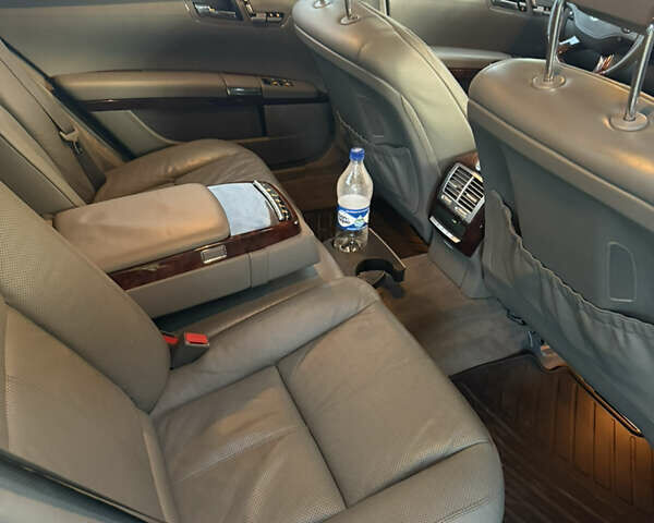 Чорний Мерседес С Клас, об'ємом двигуна 5.5 л та пробігом 155 тис. км за 16800 $, фото 21 на Automoto.ua