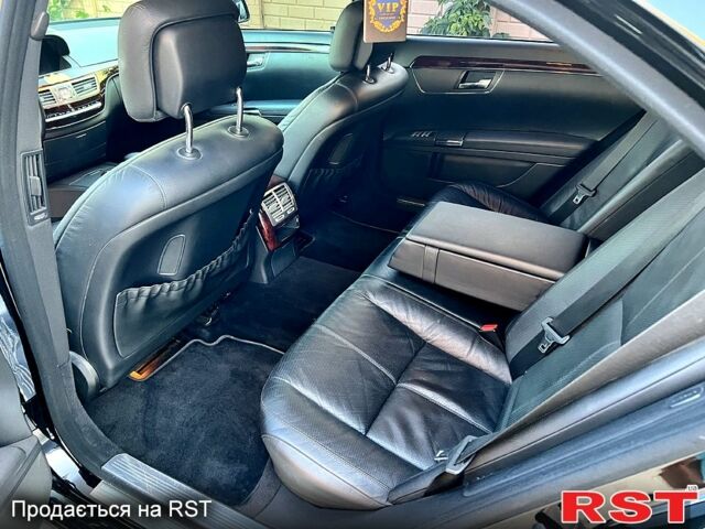 Черный Мерседес С Класс, объемом двигателя 5.5 л и пробегом 0 тыс. км за 9800 $, фото 8 на Automoto.ua