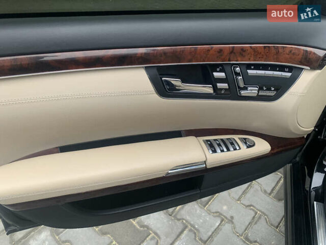 Черный Мерседес С Класс, объемом двигателя 5.51 л и пробегом 249 тыс. км за 14000 $, фото 14 на Automoto.ua