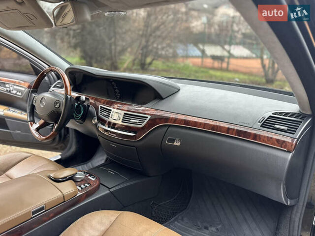 Черный Мерседес С Класс, объемом двигателя 5.5 л и пробегом 288 тыс. км за 10999 $, фото 25 на Automoto.ua