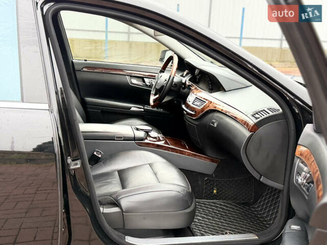 Черный Мерседес С Класс, объемом двигателя 5.46 л и пробегом 295 тыс. км за 13200 $, фото 20 на Automoto.ua