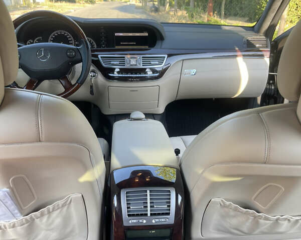 Чорний Мерседес С Клас, об'ємом двигуна 5.5 л та пробігом 157 тис. км за 15900 $, фото 24 на Automoto.ua