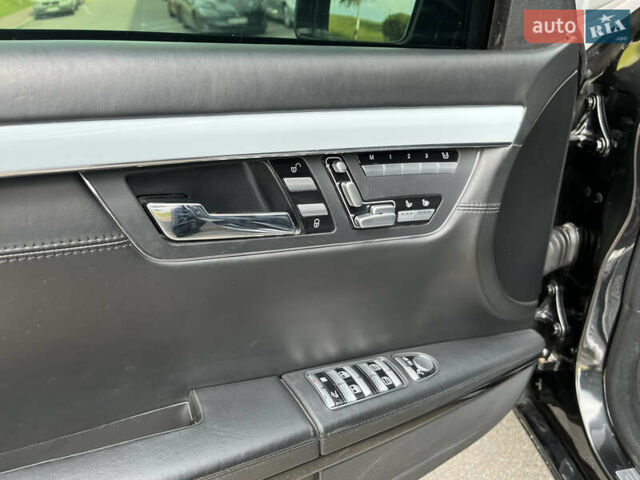 Черный Мерседес С Класс, объемом двигателя 5.5 л и пробегом 81 тыс. км за 33000 $, фото 11 на Automoto.ua