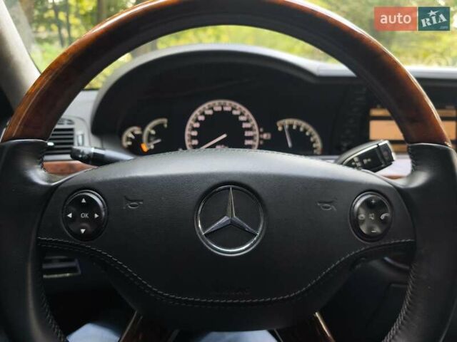 Черный Мерседес С Класс, объемом двигателя 5.46 л и пробегом 322 тыс. км за 15000 $, фото 13 на Automoto.ua
