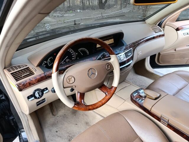 Черный Мерседес С Класс, объемом двигателя 5.5 л и пробегом 240 тыс. км за 8999 $, фото 2 на Automoto.ua