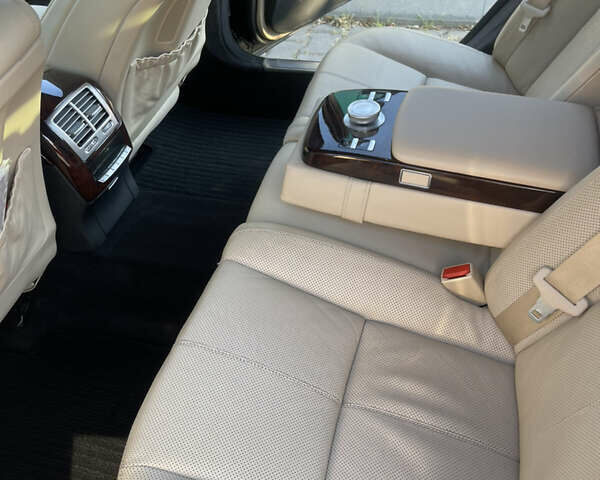 Чорний Мерседес С Клас, об'ємом двигуна 5.5 л та пробігом 157 тис. км за 15900 $, фото 11 на Automoto.ua